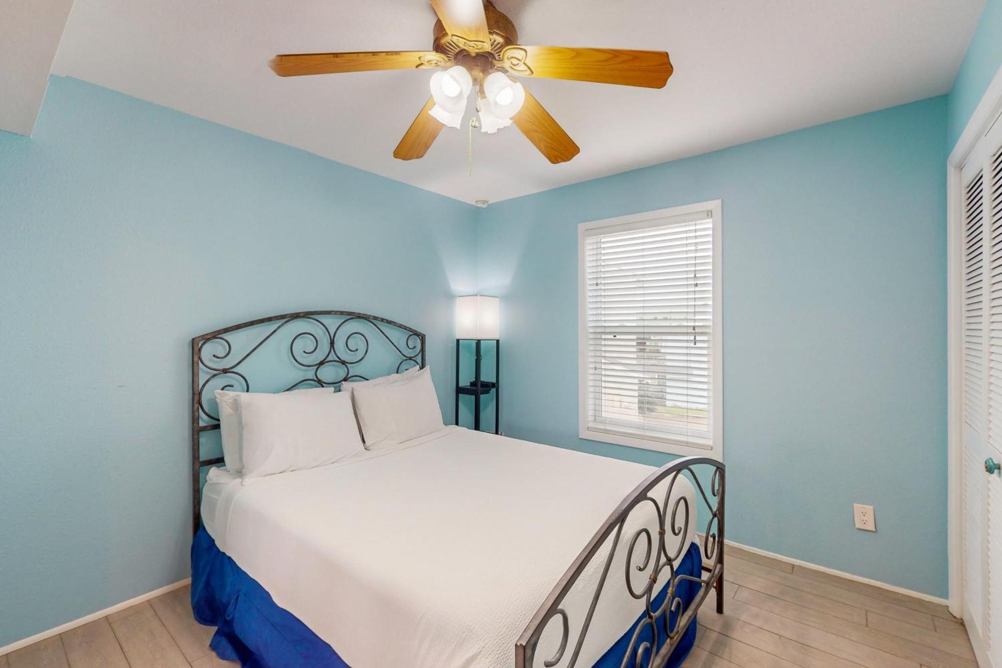 Lost Colony IV Port Aransas Room photo