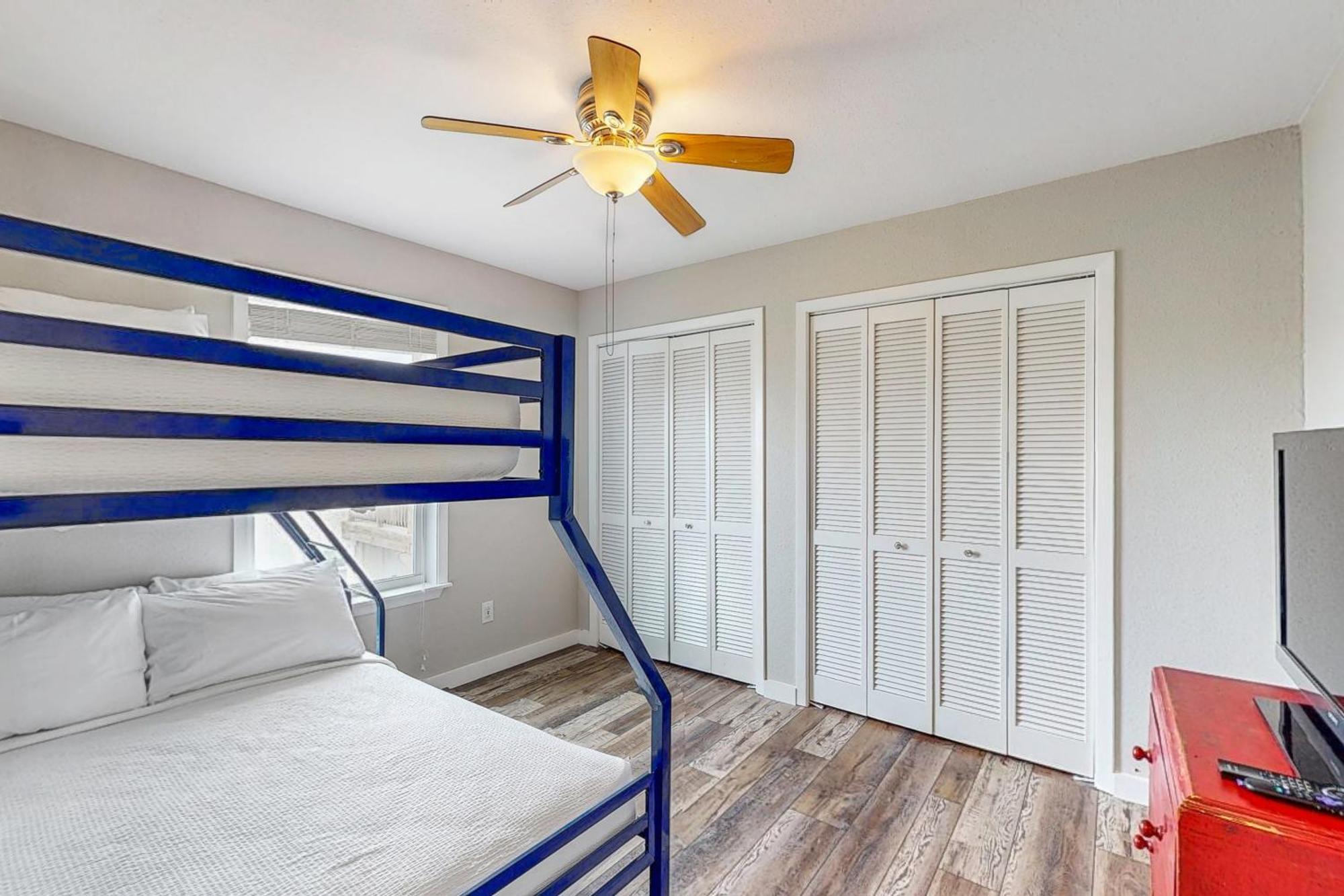 Lost Colony IV Port Aransas Room photo