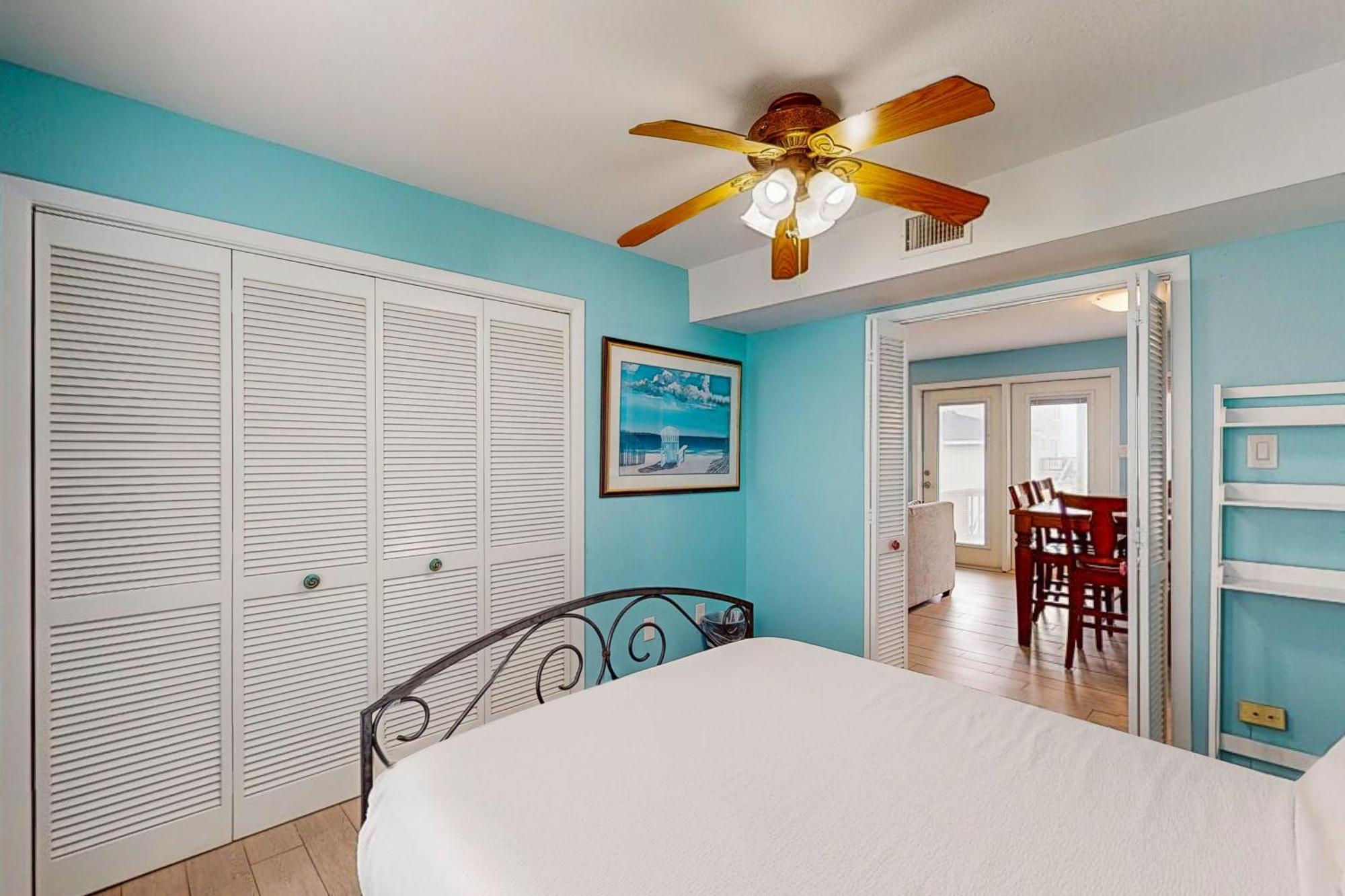 Lost Colony IV Port Aransas Room photo